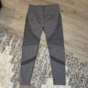 Grey booty scrunch leggings